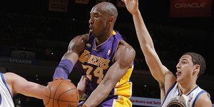 Ο Μπράιαντ απέφυγε στον αέρα αντίπαλο και κάρφωσε εντυπωσιακά [βίντεο]