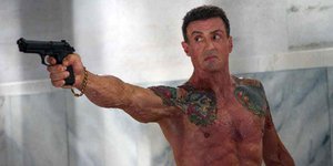 CINETROLL: Ο Σταλόνε φύτεψε μια «σφαίρα στο κεφάλι» του και πέθανε εντελώς