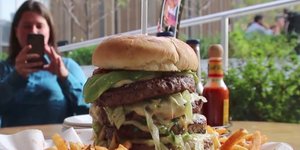 Το γενέθλιο μπέργκερ του Βλαντιμίρ Πούτιν