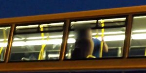 Απίστευτο περιστατικό: Γυναίκα δέχθηκε βίαιη επίθεση μέσα σε αστικό λεωφορείο στ