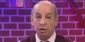 Ο Αλβανός παρουσιαστής Αγκιμ Μπάϊκο που ειρωνεύτηκε τον Κωνσταντίνο Κατσιφά