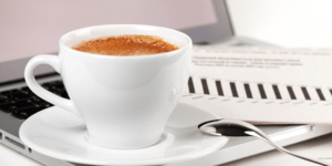 Αυτά είναι τα 10 επαγγέλματα που πίνουν τον περισσότερο καφέ σύμφωνα με πρόσφατη