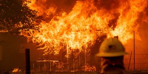 Τουλάχιστον έξι νεκροί κι επτά αγνοούμενοι είναι ο μέχρι στιγμής τραγικός απολογισμός των πυρκαγιών στην Καλιφόρνια (Φωτογραφία: ΑΡ)