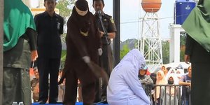 Δύο από τις γυναίκες που μαστιγώθηκαν