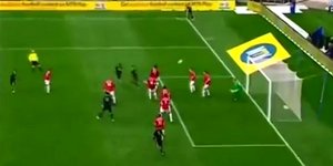 Καταπληκτικό γκολ με τακουνάκι [βίντεο]