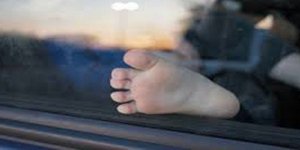 «Εξυπνο» μπρελόκ κλειδιών «υπενθυμίζει» στους γονείς να μην ξεχνούν τα παιδιά το