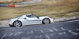 H Alfa Romeo 4C κάνει ρεκόρ στο Nuerburgring