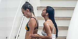 Η Κάρα Ντελεβίν με την κολλητή της Σελένα Γκόμεζ μαζί στο ντους [εικόνες]