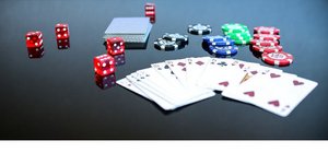 Συνελήφθησαν δέκα άτομα που έπαιζαν «πόκα»