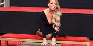 Η 47χρονη τραγουδίστρια Μαράϊα Μάρεϊ. Φωτογραφία: Jordan Strauss/Invision/AP