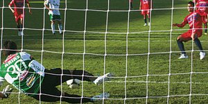 Τερματοφύλακας απέκρουσε τρία πέναλτι στο ίδιο παιχνίδι [βίντεο]