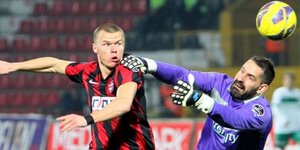 Κωμικό λάθος τερματοφύλακα έδωσε έτοιμο γκολ στον αντίπαλο [βίντεο]