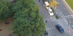 Η στιγμή που πέφτει νεκρός ο ένας δράστης της επίθεσης στη Βαρκελώνη/ Φωτογραφία: Elmundo