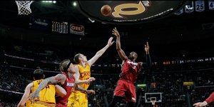 Ανέτρεψαν διαφορά 27 πόντων για την 24η σερί νίκη τους οι Χιτ [βίντεο]