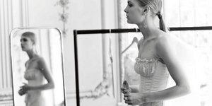 Το βρετανικό ELLE «υποκλίνεται» στην Κριθαριώτη – Ενα νυφικό της Ελληνίδας σχεδι