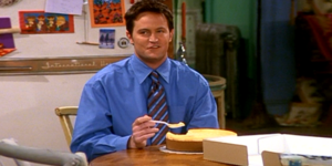 Τα «φιλαράκια» γέρασαν: Χοντρός και αγνώριστος ο τηλεοπτικός Τσάντλερ [εικόνες]