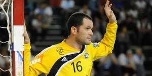 Απίστευτο γκολ σε αγώνα χάντμπολ από απόκρουση τερματοφύλακα [βίντεο]