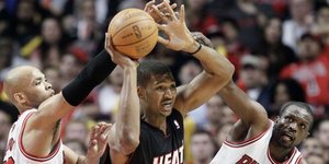 Πήραν το ντέρμπι κόντρα στο Μαϊάμι οι Μπουλς 