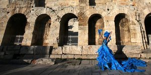 Προτίθεται να παρουσιάσει τον «Little Blue Man» σε όλον τον κόσμο