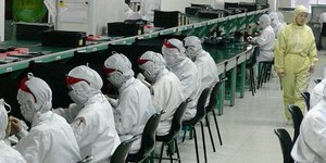 Η ανθρώπινη δυστυχία πίσω από το iPhone -Εργοστάσιο με 11ωρες βάρδιες