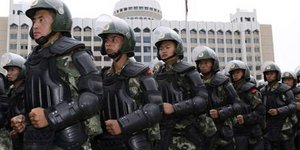 Μακελειό στην Κίνα -Η αστυνομία άνοιξε πυρ εναντίον τρομοκρατών με μαχαίρια