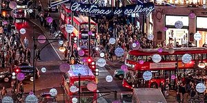 Η Οxford Street στολίστηκε