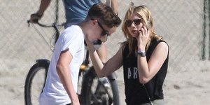 Η «νέα γενιά» φλερτάρει: 17χρονη ανερχόμενη ηθοποιός το αμόρε του 15χρονου γιου 