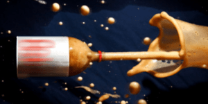 Η απόλυτη έκρηξη: Ανδρας με στολή από μέντες βουτάει σε πισίνα με ανθρακικό [βίν