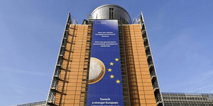 Υπάρχει και «λίστα Βρυξελλών» με Ελληνες υπαλλήλους της Κομισιόν που κλέβουν