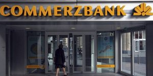 Η Commerzbank δεν αποκλείει έξοδο της Ελλάδας από το ευρώ