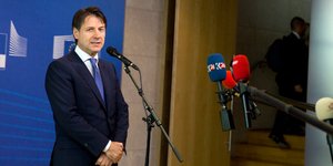 O Ιταλός πρωθυπουργός Τζουζέπε Κόντε (Φωτογραφία: ΑΡ)
