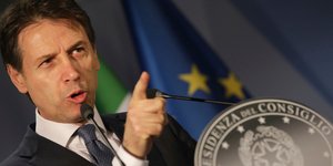 Τζουζέπε Κόντε (Φωτογραφία: AP Photo/Olivier Matthys)