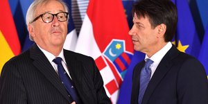 Ζαν Κλοντ Γιούνκερ & Τζουζέπε Κόντε (Φωτογραφία: AP Photo/Geert Vanden Wijngaert