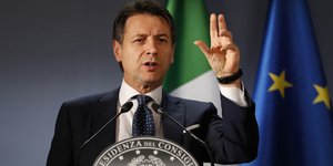 Ο Τζουζέπε Κόντε/ Φωτογραφία: AP- Alastair Grant