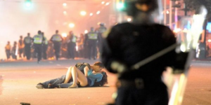 Στιγμιότυπα που συγκλόνισαν την ανθρωπότητα: Η ιστορία πίσω από 10 διάσημες λήψε