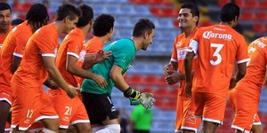 Εκπληκτικό γκολ τερματοφύλακα με απευθείας εκτέλεση φάουλ [βίντεο]