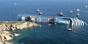 Το ναυάγιο του Costa Concordia σημειώθηκε την Παρασκευή 13 Ιανουαρίου του 2012 / AP Photo/Gregorio Borgia