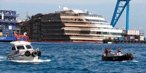 Το τελευταίο ταξίδι του Costa Concordia -Το μεταφέρουν στη Γένοβα για να το κομμ