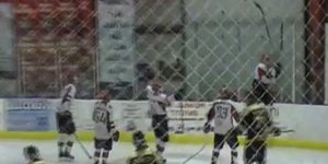 «Επική» αποτυχία σε πανηγυρισμό από παίκτη χόκεϊ [βίντεο]