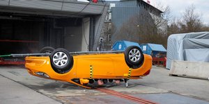 Δοκιμή ανατροπής για τέσσερα κάμπριο με το VW Golf να απογοητεύει