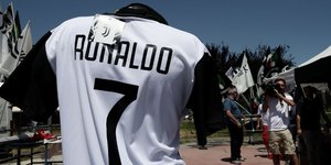 Οι νέες φανέλες του Κριστιάνο Ρονάλντο /Φωτογραφία: AΡ