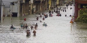 Πολλές γειτονιές πλημμύρισαν στην Αβάνα (Φωτογραφία: AP/ Ramon Espinosa)
