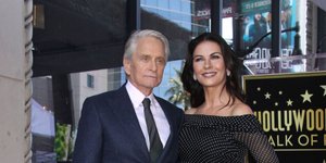 Ο Μάικλ Ντάγκλας και η Κάθριν Ζέτα Τζόουνς /Φωτογραφία: AP