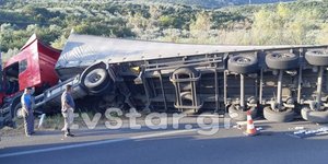 Εκτροπή νταλίκας- Φωτογραφία: tvstar.gr