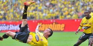 Καταπληκτικό γκολ με ανάποδο ψαλιδάκι [βίντεο]