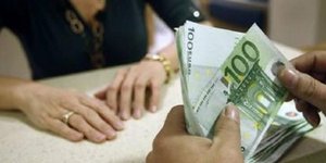 Στο μισό η δόση για τα στεγαστικά των δημοσίων υπαλλήλων