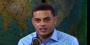 Ο Ντάνι Γουίλιαμς ισχυρίζεται ότι νόθο παιδί του Μπιλ Κλίντον (Φωτογραφία: YouTube) 