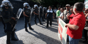 Ποινική δίωξη σε βαθμό πλημμελήματος για τους 12 εισβολείς στο υπουργείο Άμυνας