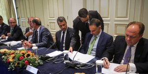 Κατά την υπογραφή της πώλησης του 66% του ΔΕΣΦΑ-Φωτογραφία: Eurokinissi/Γιάννης Παναγόπουλος