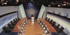 Τα «debate» στην ομίχλη – H ΝΔ στο στόχαστρο του ΠΑΣΟΚ